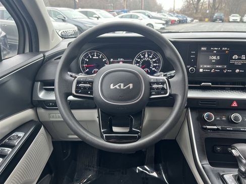 Used 2023 Kia Carnival LX image 15