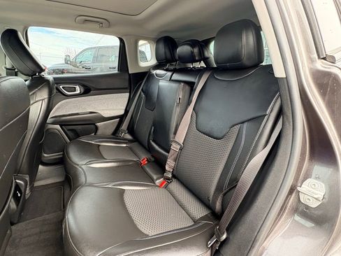 Used 2022 Jeep Compass Latitude w/ Sun and Sound Group image 11