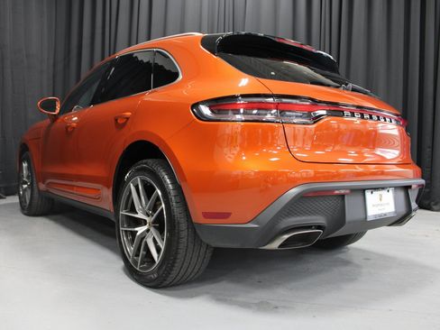 Certified 2025 Porsche Macan image 3