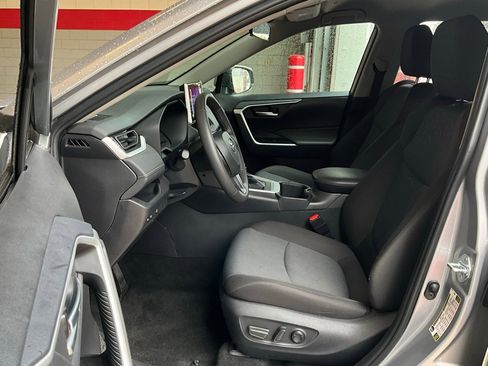 Used 2025 Toyota RAV4 XLE image 10