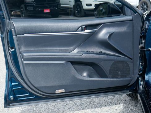 Used 2019 Toyota Camry SE w/ Carpet Mat Package FWD image 15