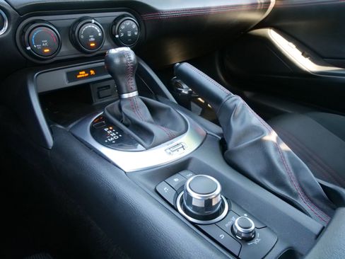 Used 2016 MAZDA MX-5 Miata Club image 22