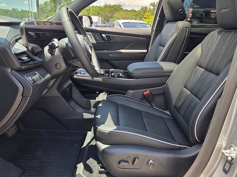 New 2026 Buick Enclave Avenir w/ Super Cruise Package FWD image 10