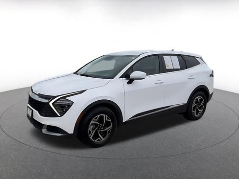 Used 2025 Kia Sportage LX FWD image 8