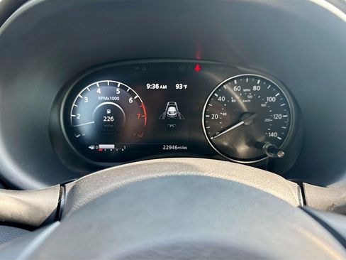 Used 2023 Nissan Kicks SR w/ SR Premium Package FWD image 12