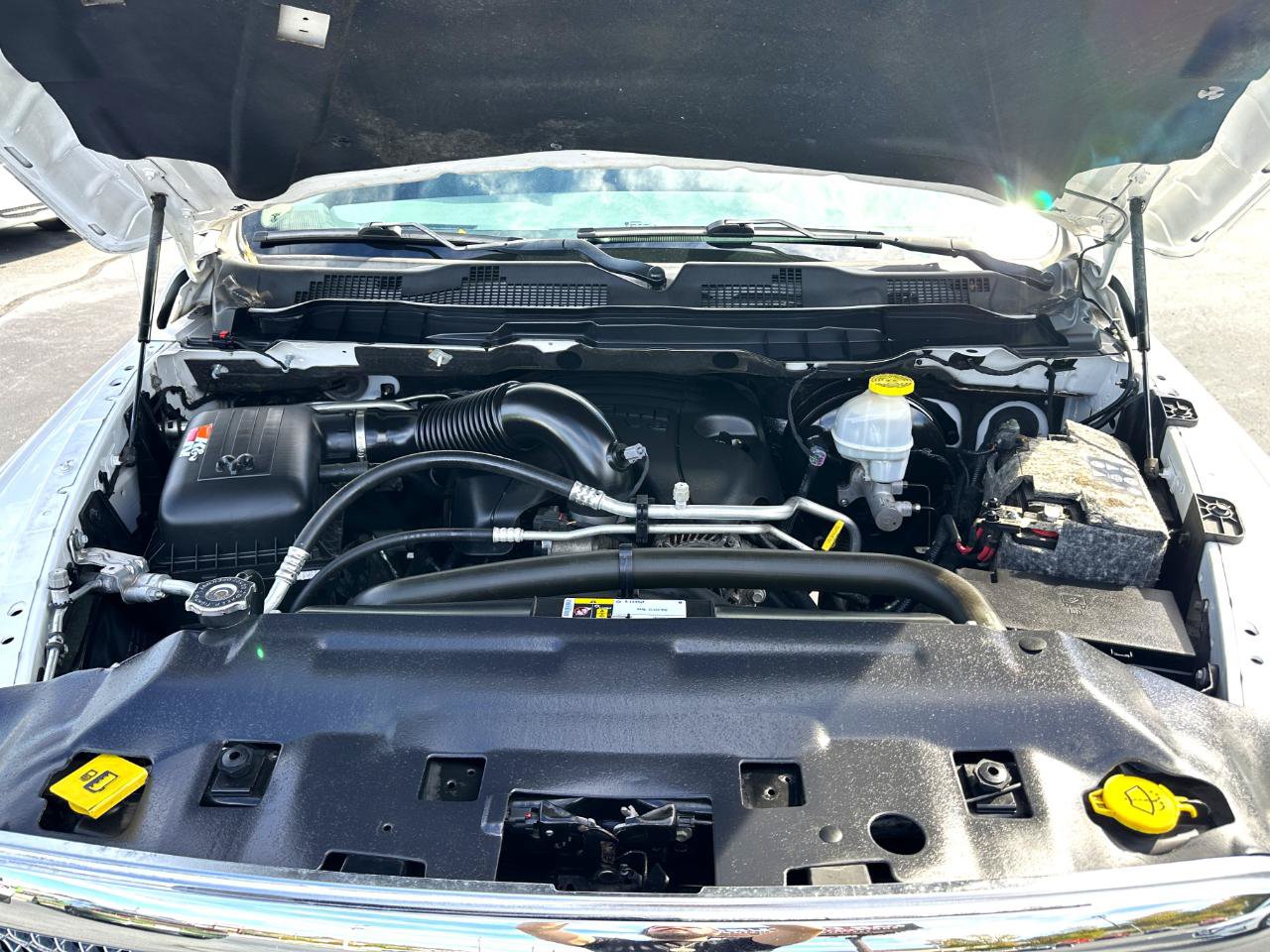 Used 2018 RAM 1500 SLT AWD/4WD image 19