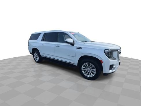 Used 2021 GMC Yukon XL SLT w/ Rear Media and Nav Package AWD/4WD image 2