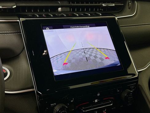 Certified 2024 Jeep Grand Cherokee Altitude image 22