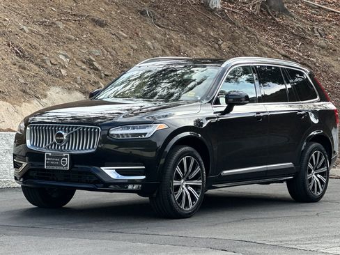 Certified 2025 Volvo XC90 B6 Plus AWD/4WD image 9