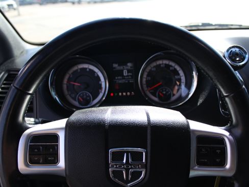 Used 2015 Dodge Grand Caravan R/T image 10