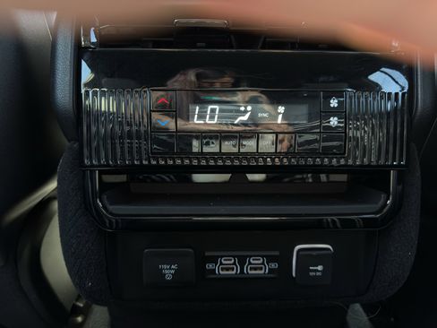 Used 2025 Jeep Wagoneer L 4WD image 13