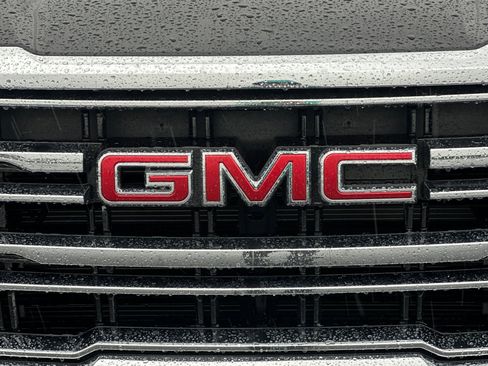 Used 2024 GMC Yukon XL SLT image 46