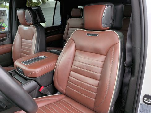 Used 2023 GMC Yukon Denali Ultimate AWD/4WD image 27