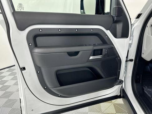 Used 2025 Land Rover Defender 110 S image 14