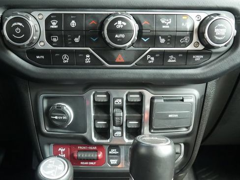 Used 2025 Jeep Gladiator Rubicon AWD/4WD image 24