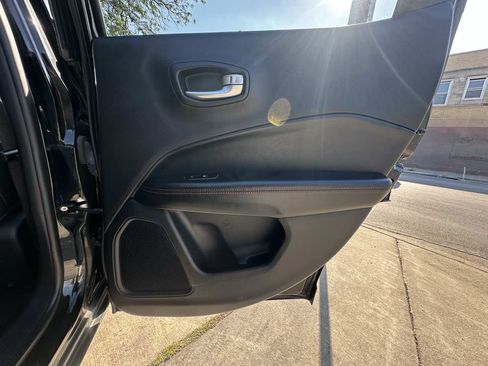Used 2018 Jeep Compass Trailhawk w/ Leather Interior Group AWD/4WD image 37