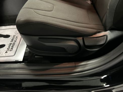 Used 2025 Hyundai Elantra SEL w/ Cargo Package FWD image 11