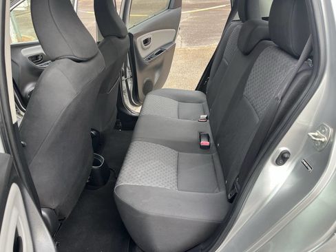 Used 2015 Toyota Yaris L image 11