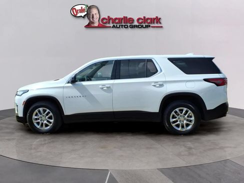 Used 2023 Chevrolet Traverse LS FWD image 2