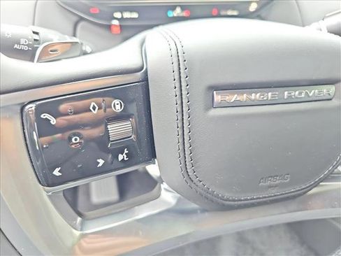 New 2025 Land Rover Range Rover Long Wheelbase SE image 18