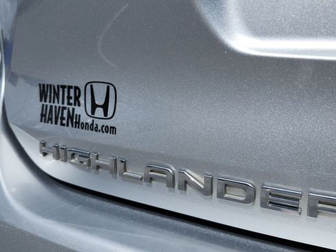 Used 2021 Toyota Highlander XLE FWD image 38
