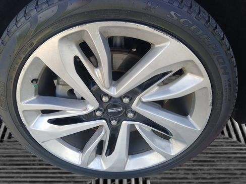 Used 2018 Lincoln MKX Reserve w/ Driver Assistance Package FWD image 10