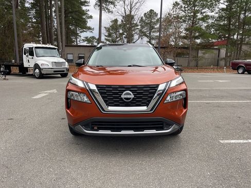 Used 2023 Nissan Rogue SL image 3