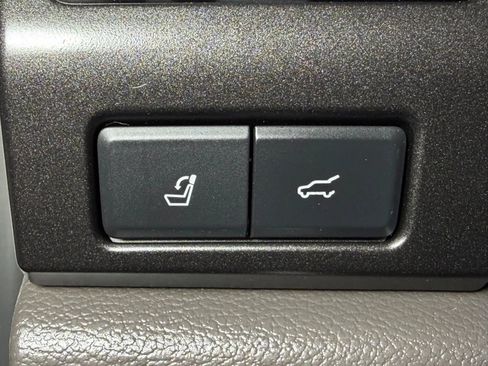 Used 2018 Ford Expedition Limited w/ Equipment Group 301A AWD/4WD image 36