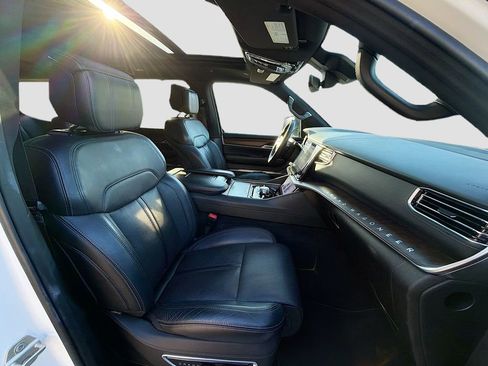 Used 2023 Jeep Grand Wagoneer Base image 17