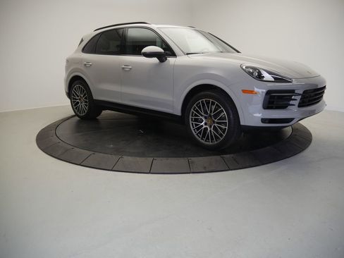 Certified 2023 Porsche Cayenne Platinum Edition AWD/4WD image 9