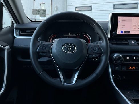 Used 2025 Toyota RAV4 XLE image 33