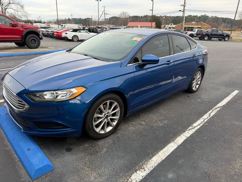 Used 2017 Ford Fusion SE w/ Fusion SE Technology Package image 13