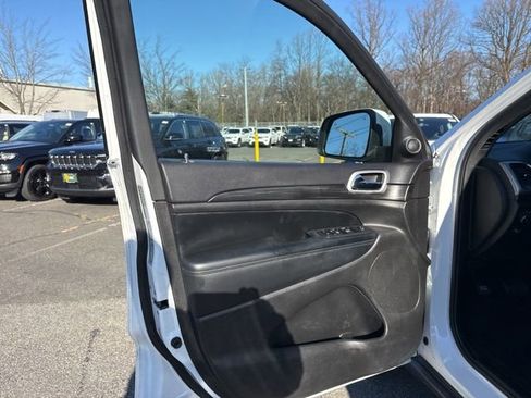 Used 2022 Jeep Grand Cherokee Laredo X image 36