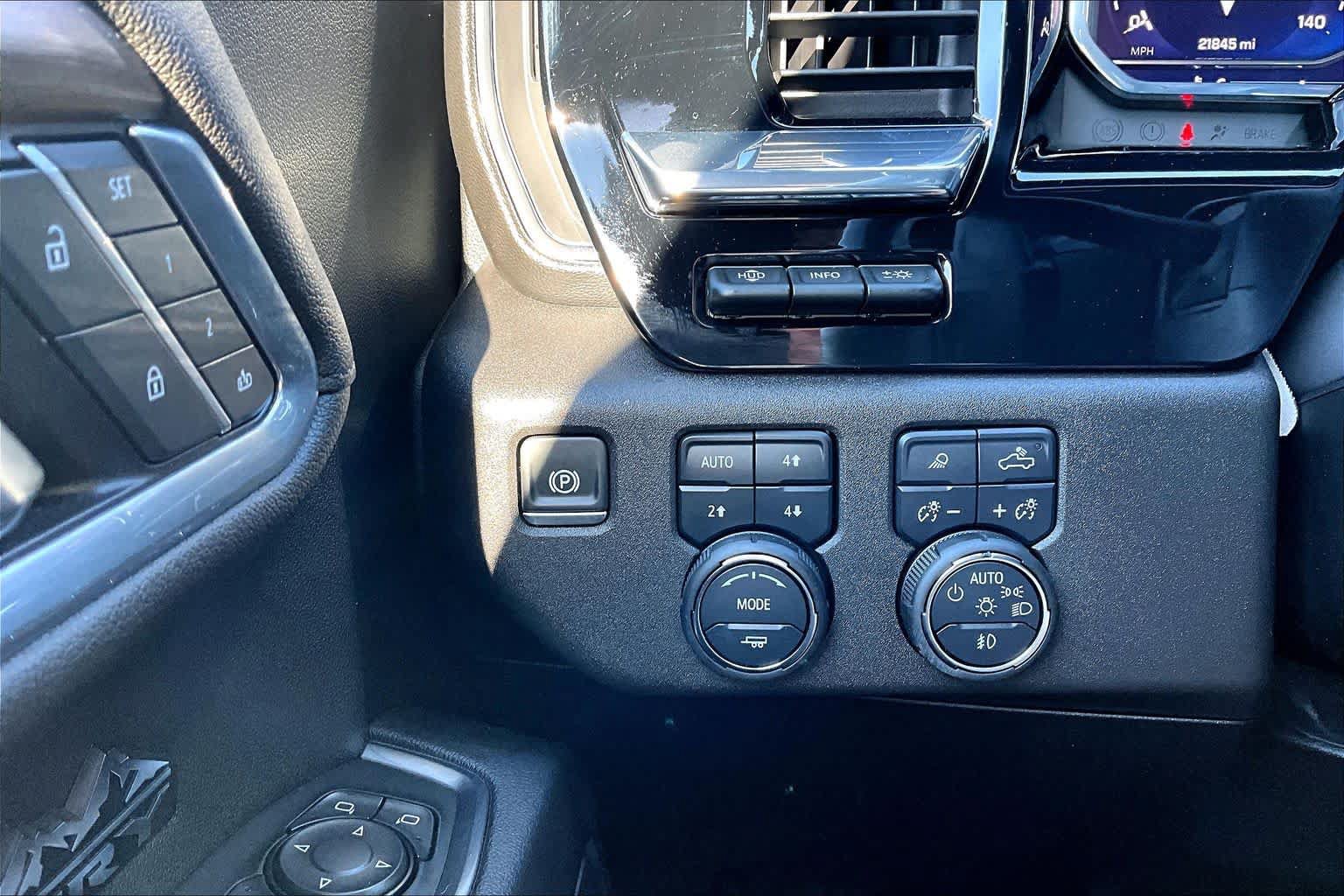 Used 2025 Chevrolet Silverado 1500 High Country AWD/4WD image 33
