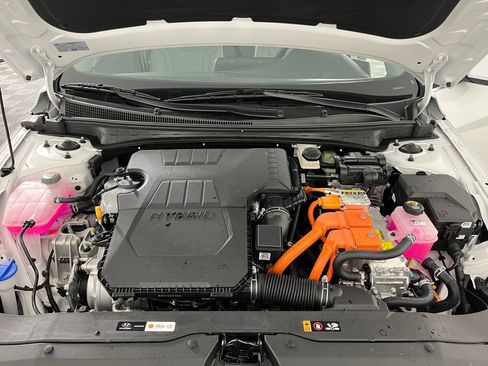 Used 2025 Hyundai Elantra Limited image 21