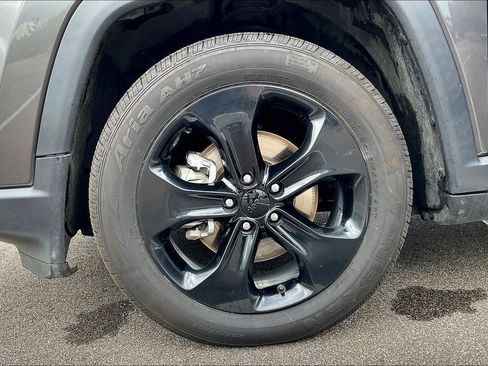 Used 2020 Jeep Compass Latitude image 8