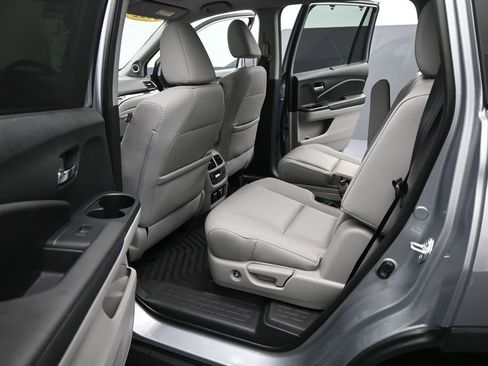 Used 2022 Honda Pilot Touring image 16