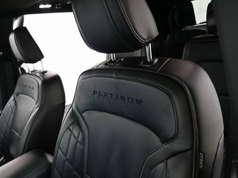 Used 2018 Ford Explorer Platinum image 36