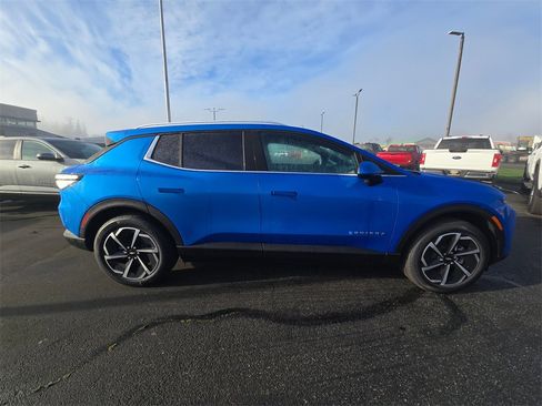 New 2026 Chevrolet Equinox EV LT image 2