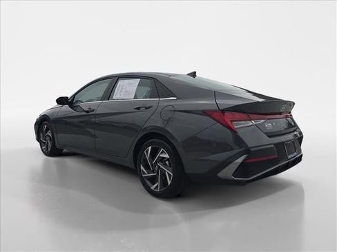 Certified 2025 Hyundai Elantra SEL image 5