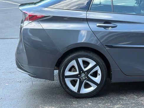 Used 2016 Toyota Prius Three Touring FWD image 8