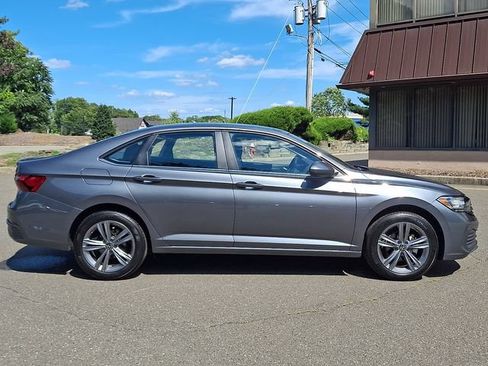 Certified 2024 Volkswagen Jetta SE w/ Panoramic Sunroof Package FWD image 12