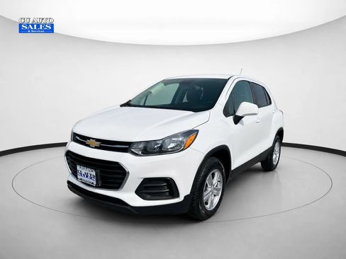 Used 2022 Chevrolet Trax LS w/ Tint and Cruise Package AWD/4WD image 3