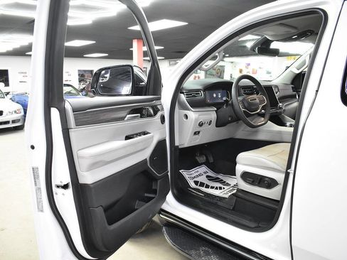 Used 2024 Jeep Wagoneer Series II w/ Flexible Seating Group image 30