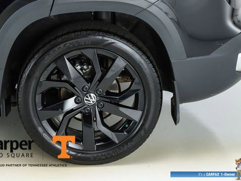 Used 2023 Volkswagen Taos SE w/ Panoramic Sunroof Package FWD image 43