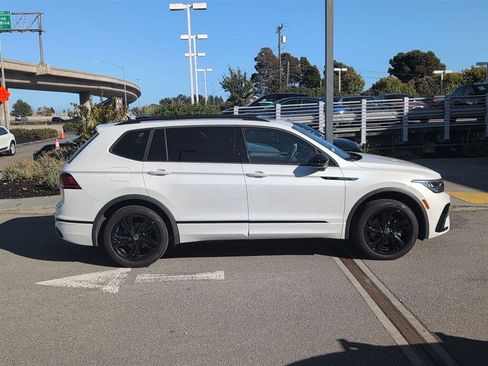 Used 2024 Volkswagen Tiguan SE R-Line AWD/4WD image 5