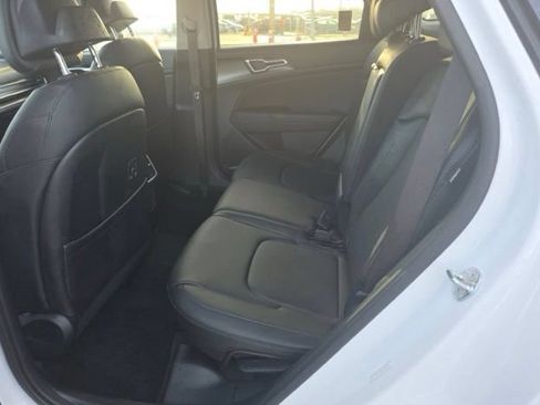 Certified 2025 Kia Sportage EX FWD image 16
