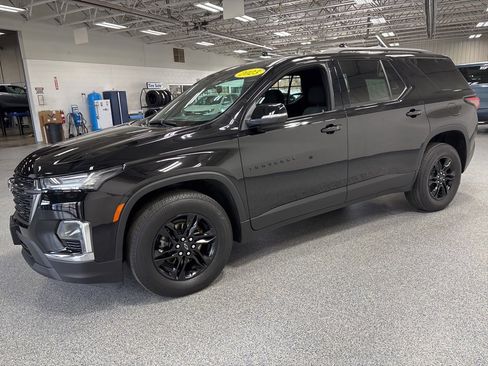 Used 2023 Chevrolet Traverse LT w/ Midnight/Sport Edition image 3