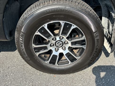 Used 2022 Nissan Titan SV w/ SV Convenience Package RWD image 25
