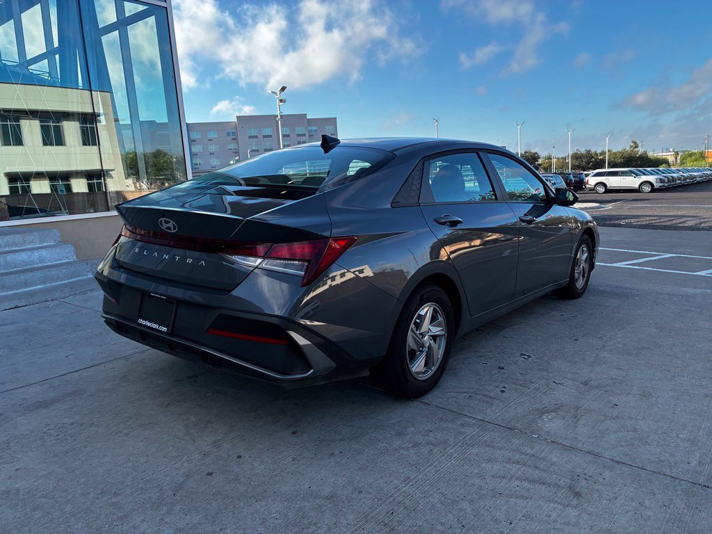 Certified 2026 Hyundai Elantra SE FWD image 5